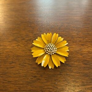 Vintage Signed Crown Trifari 2”YellowEnameled Flower Brooch (Goldtone)
